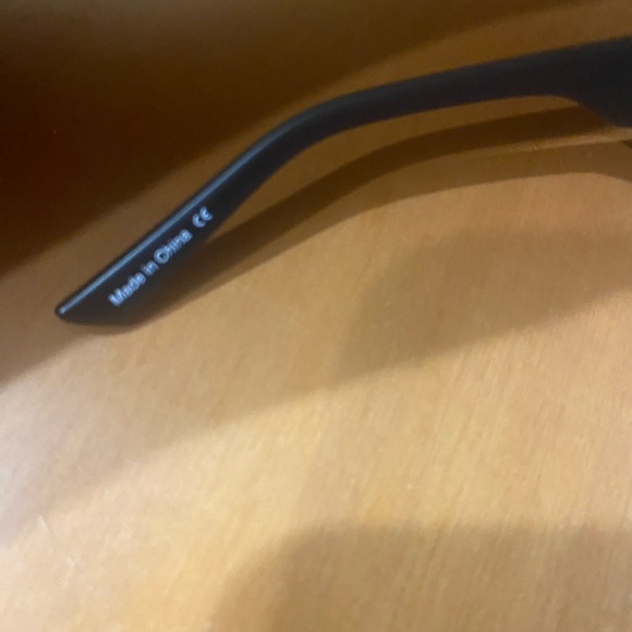 Quay Australia sunglasses. Great look. Amazing condition!!!
